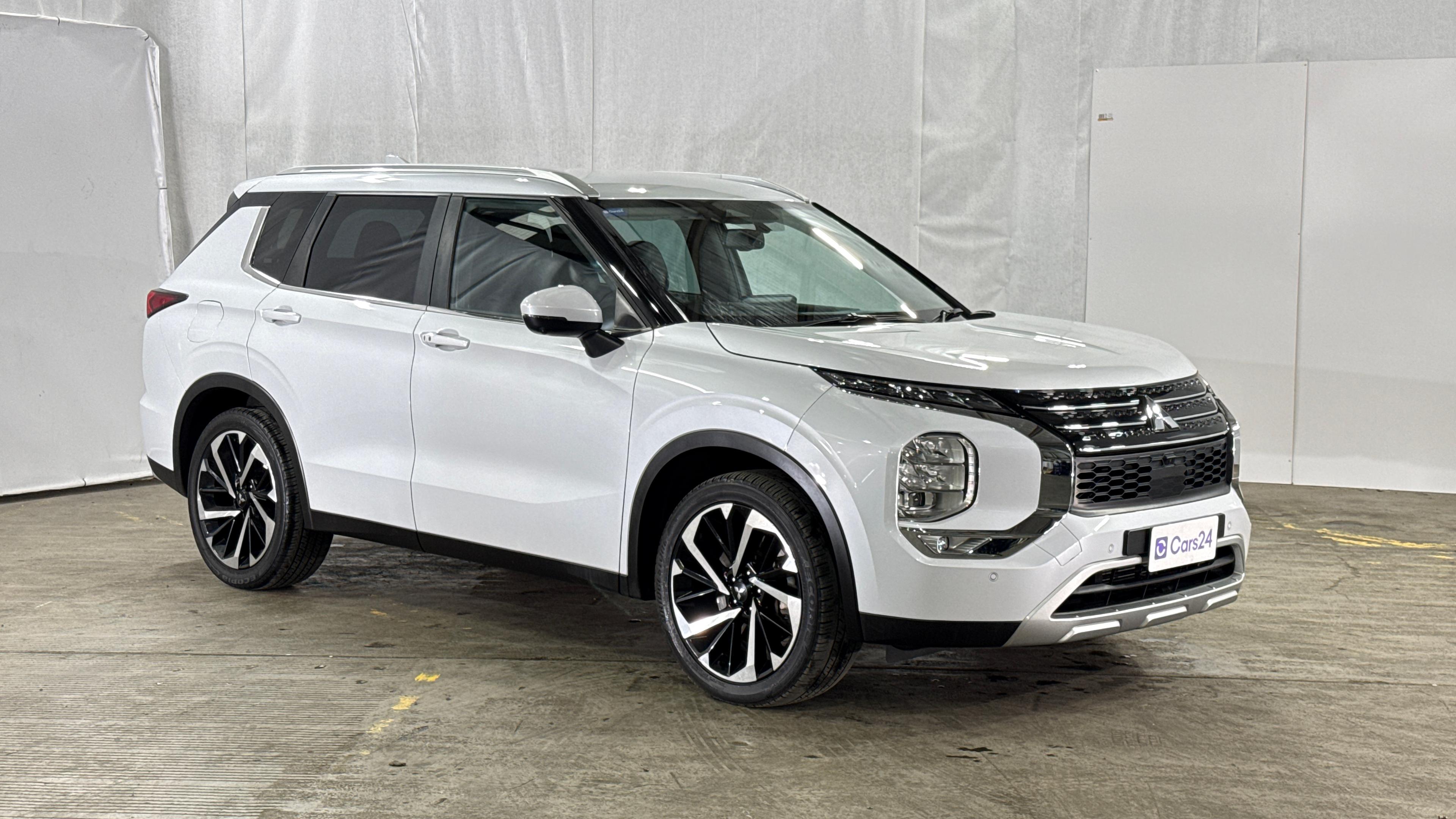 Mitsubishi Outlander image