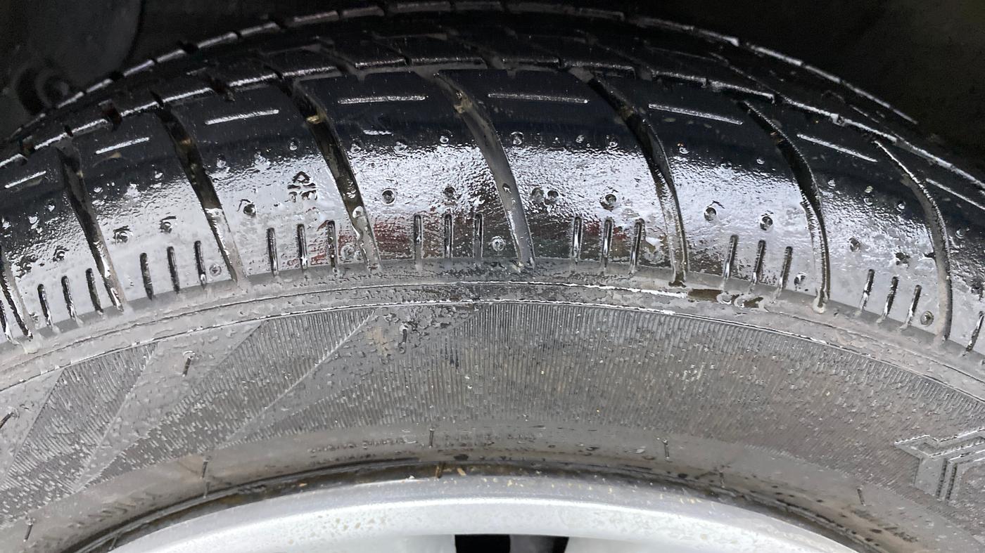 2013 Hyundai Grand i10 MAGNA 1.2 VTVT, Petrol, Manual, 50,310 km, Left Front Tyre Tread