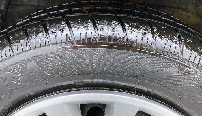 2013 Hyundai Grand i10 MAGNA 1.2 VTVT, Petrol, Manual, 50,310 km, Right Rear Tyre Tread