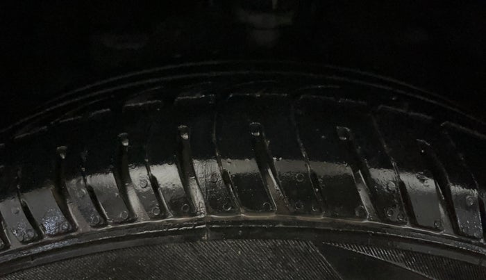 2015 Hyundai Elite i20 SPORTZ 1.2, Petrol, Manual, 49,582 km, Left Front Tyre Tread