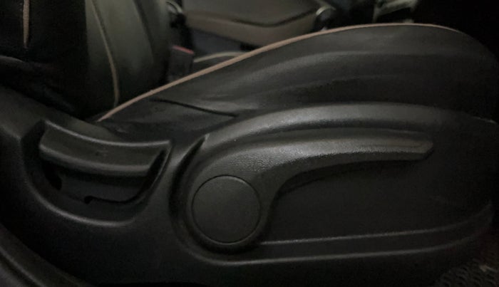 2015 Hyundai Elite i20 SPORTZ 1.2, Petrol, Manual, 49,582 km, Driver Side Adjustment Panel