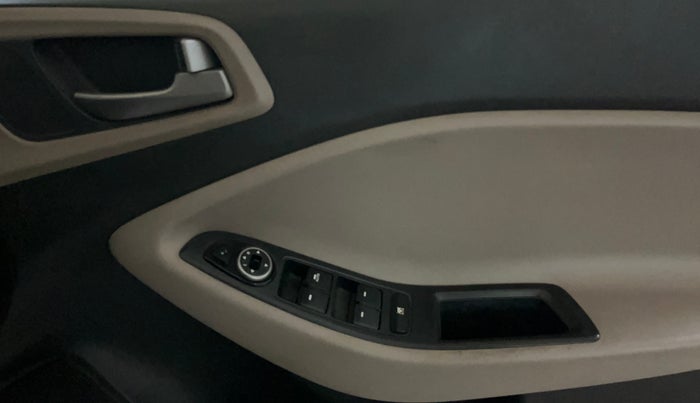 2015 Hyundai Elite i20 SPORTZ 1.2, Petrol, Manual, 49,582 km, Driver Side Door Panels Control