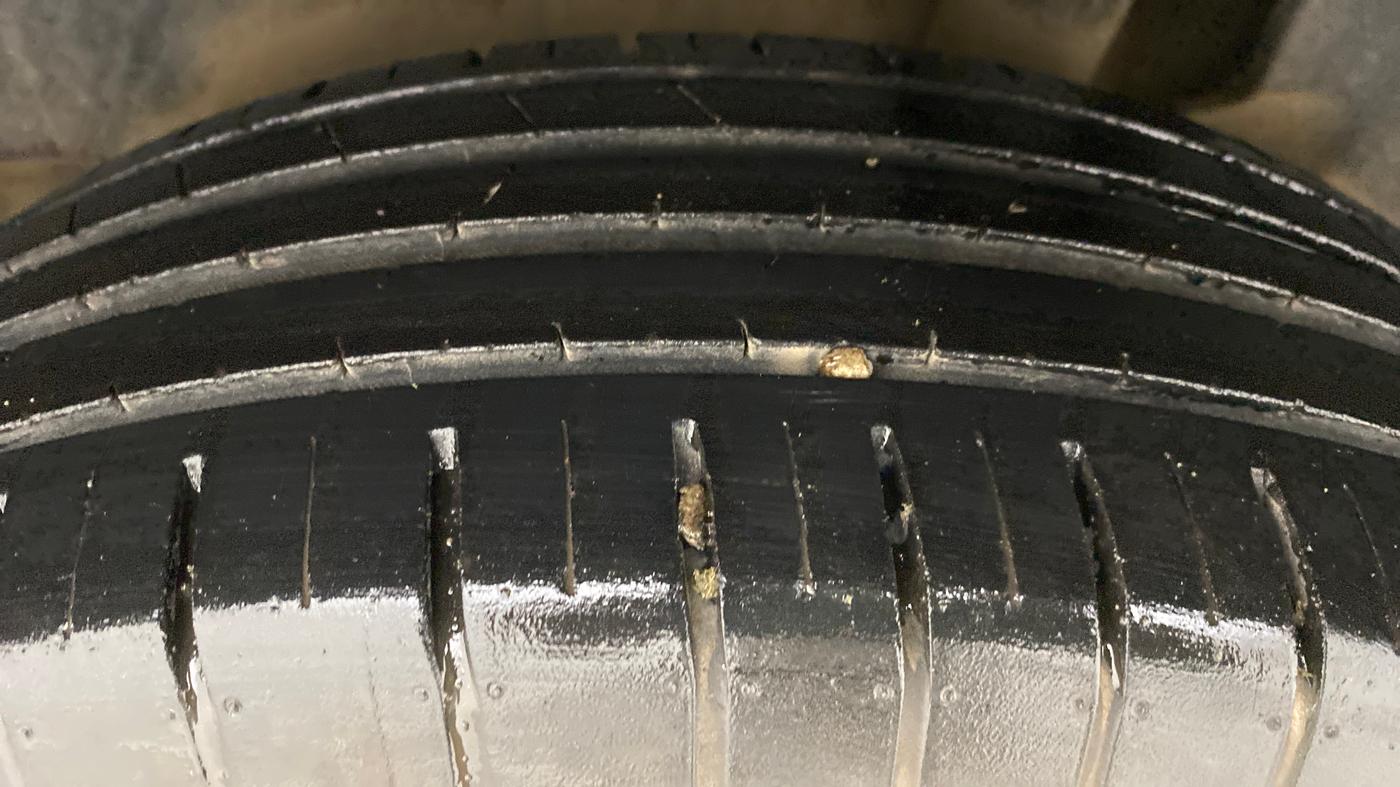 2018 Maruti Swift ZXI D, Petrol, Manual, 27,730 km, Left Rear Tyre Tread
