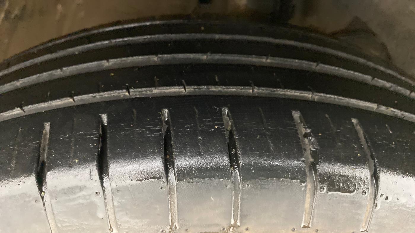 2018 Maruti Swift ZXI D, Petrol, Manual, 27,730 km, Right Front Tyre Tread
