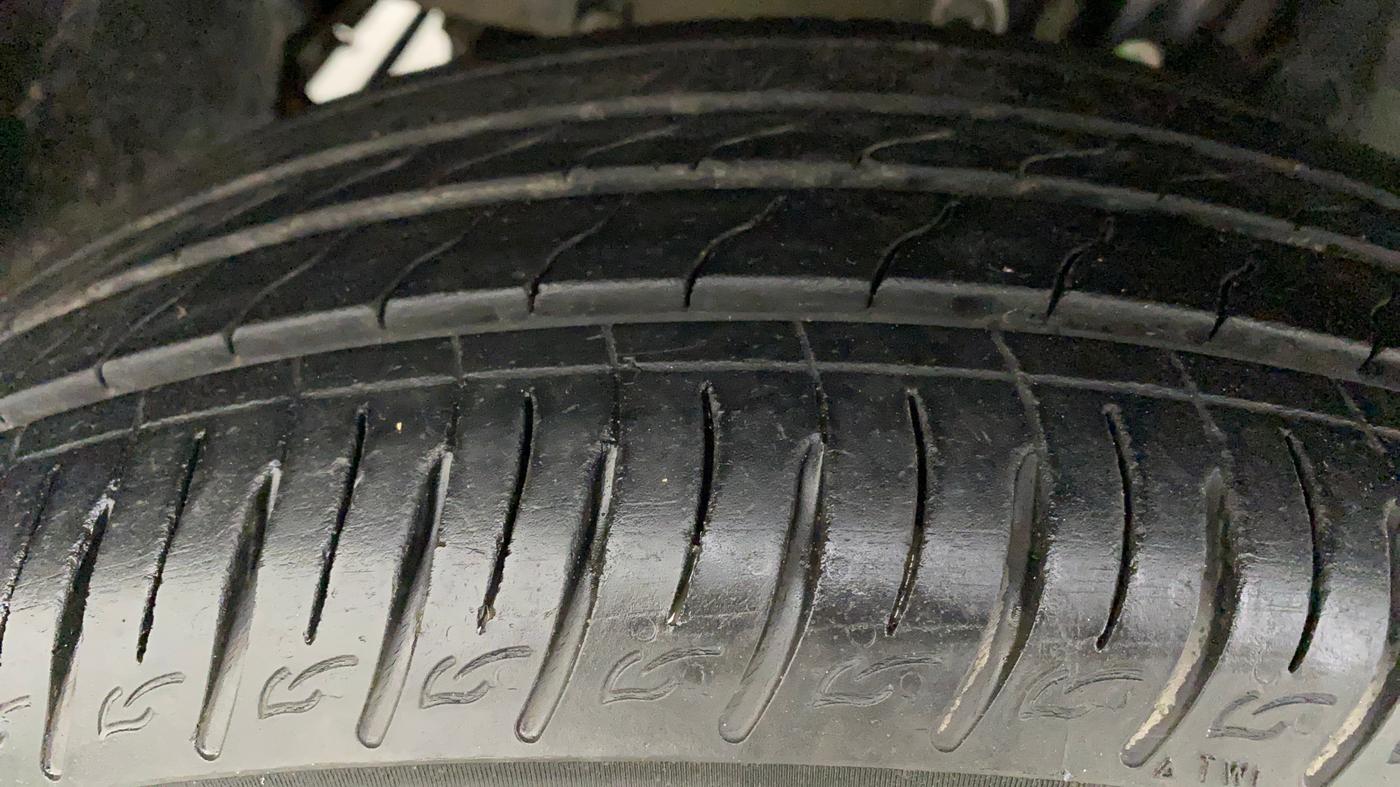 2018 Renault Duster 85 PS RXS MT DIESEL, Diesel, Manual, 73,676 km, Left Front Tyre Tread