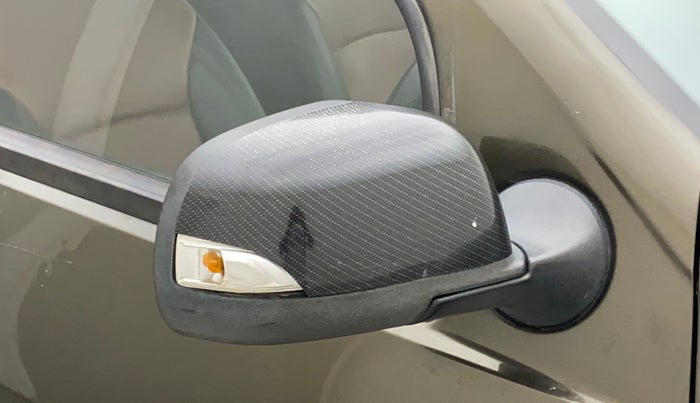 2018 Renault Duster 85 PS RXS MT DIESEL, Diesel, Manual, 73,676 km, Right rear-view mirror - Indicator light has minor damage