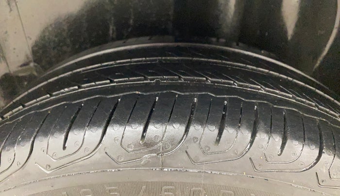 2016 Volkswagen Polo COMFORTLINE 1.2L, Petrol, Manual, 95,471 km, Left Rear Tyre Tread