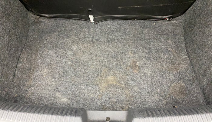 2016 Volkswagen Polo COMFORTLINE 1.2L, Petrol, Manual, 95,471 km, Boot Inside