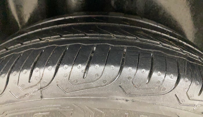 2016 Volkswagen Polo COMFORTLINE 1.2L, Petrol, Manual, 95,471 km, Right Rear Tyre Tread