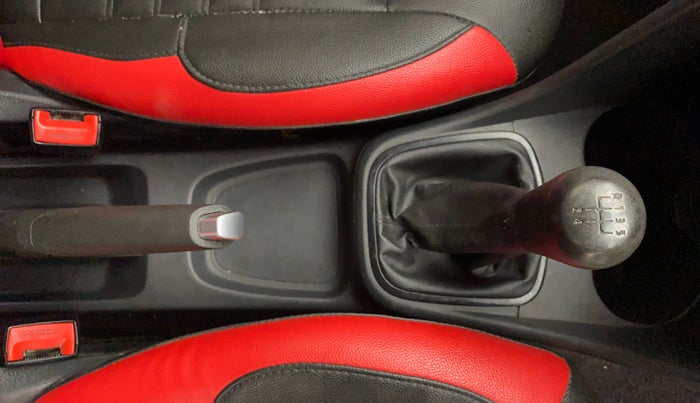 2016 Volkswagen Polo COMFORTLINE 1.2L, Petrol, Manual, 95,471 km, Gear Lever