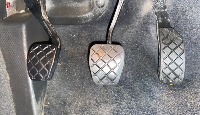 2016 Volkswagen Polo COMFORTLINE 1.2L, Petrol, Manual, 95,471 km, Pedals