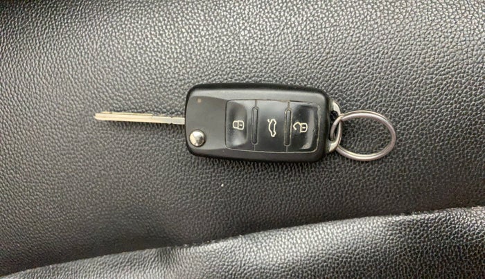 2016 Volkswagen Polo COMFORTLINE 1.2L, Petrol, Manual, 95,471 km, Key Close Up