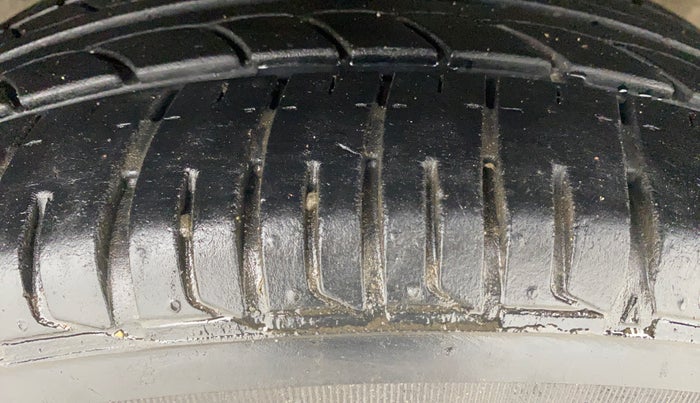 2014 Volkswagen Polo HIGHLINE1.2L, Petrol, Manual, 55,295 km, Right Rear Tyre Tread