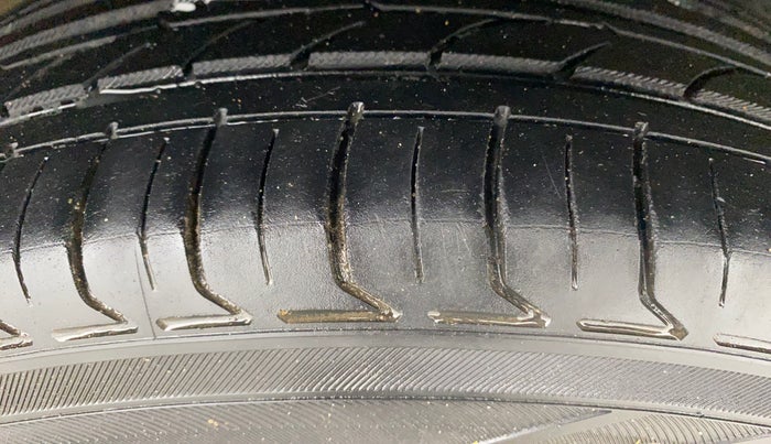 2014 Volkswagen Polo HIGHLINE1.2L, Petrol, Manual, 55,295 km, Right Front Tyre Tread