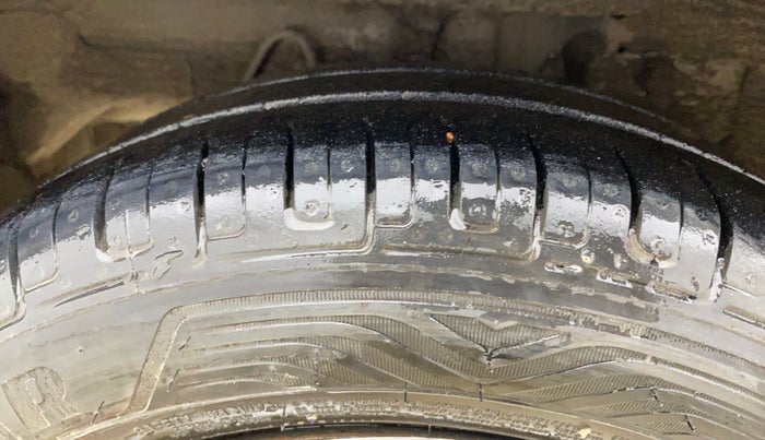 2015 Hyundai Eon MAGNA +, Petrol, Manual, 1,13,498 km, Right Rear Tyre Tread