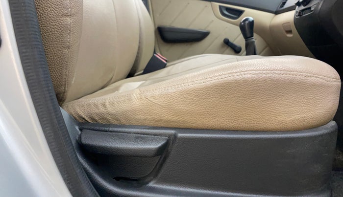 2016 Hyundai Eon D-LITE+, Petrol, Manual, 81,100 km, Driver Side Adjustment Panel