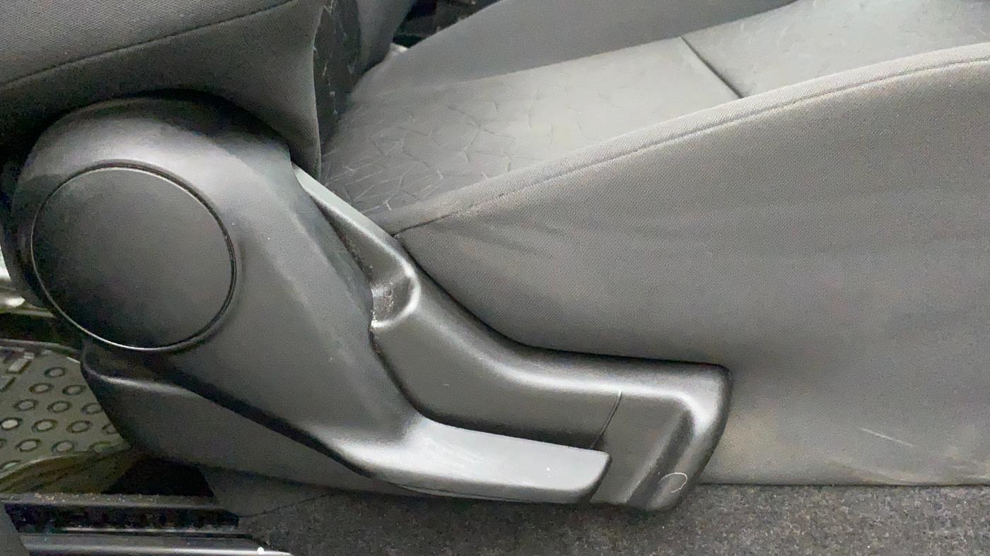 2019 Maruti IGNIS ZETA 1.2, Petrol, Manual, 37,093 km, Driver Side Adjustment Panel