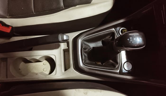2022 Volkswagen TAIGUN TOPLINE 1.0 TSI AT, Petrol, Automatic, 59,900 km, Gear Lever