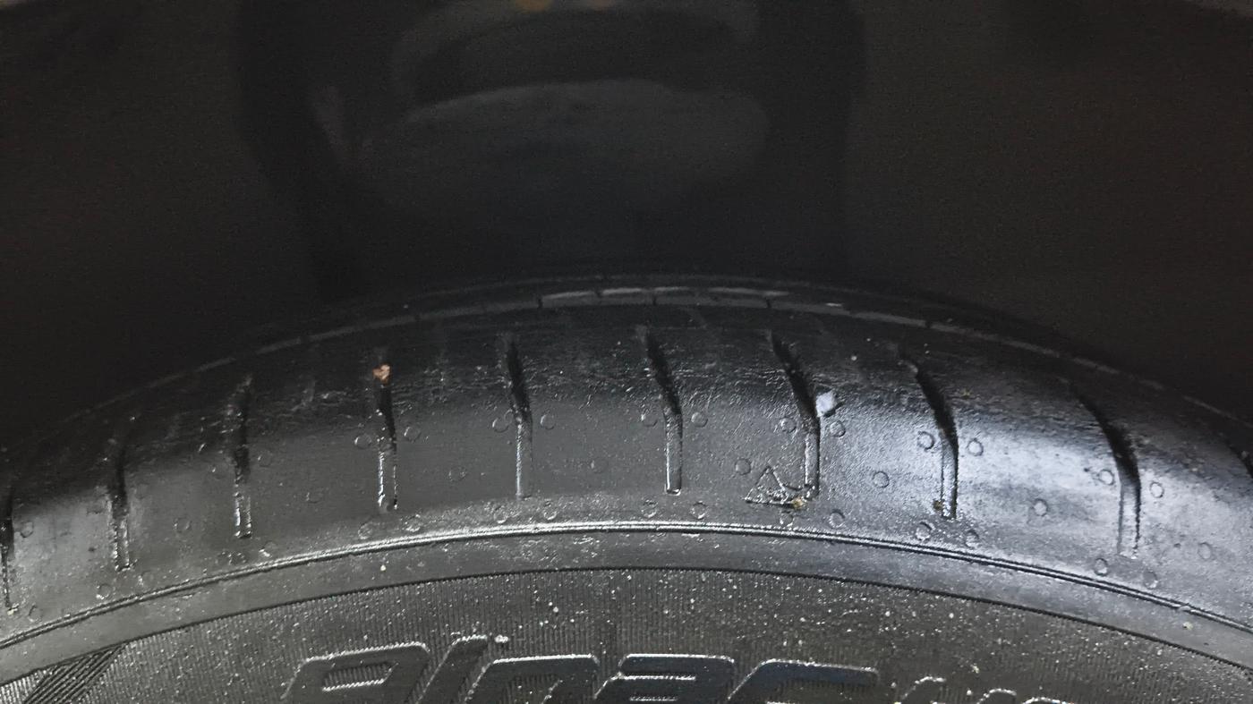 2022 Volkswagen TAIGUN TOPLINE 1.0 TSI AT, Petrol, Automatic, 59,900 km, Right Front Tyre Tread