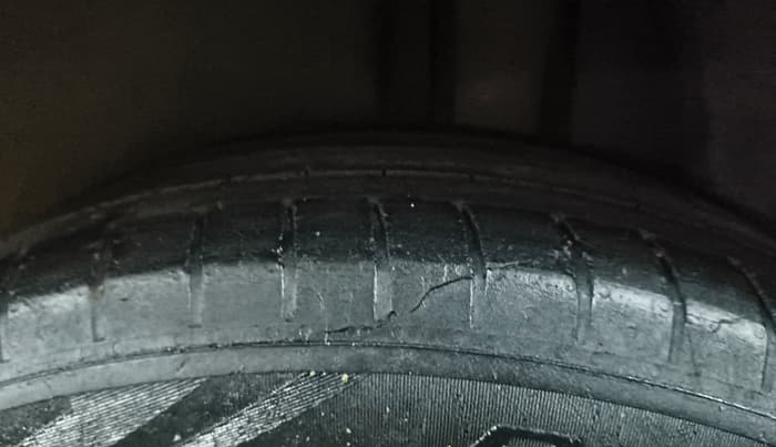 2022 Volkswagen TAIGUN TOPLINE 1.0 TSI AT, Petrol, Automatic, 59,900 km, Left Rear Tyre Tread