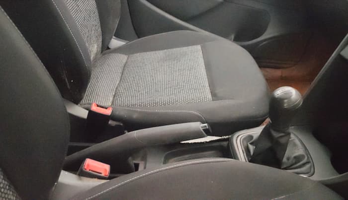 2017 Volkswagen Polo COMFORTLINE 1.2L, Petrol, Manual, 85,807 km, Gear Lever