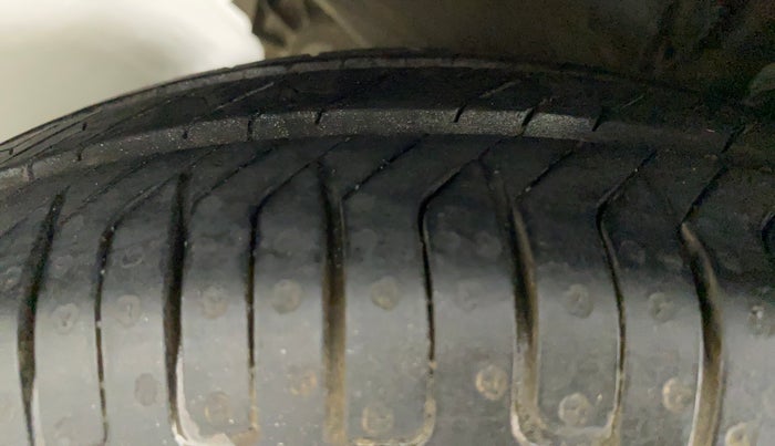 2012 Hyundai i10 MAGNA 1.2, Petrol, Manual, 76,531 km, Left Front Tyre Tread
