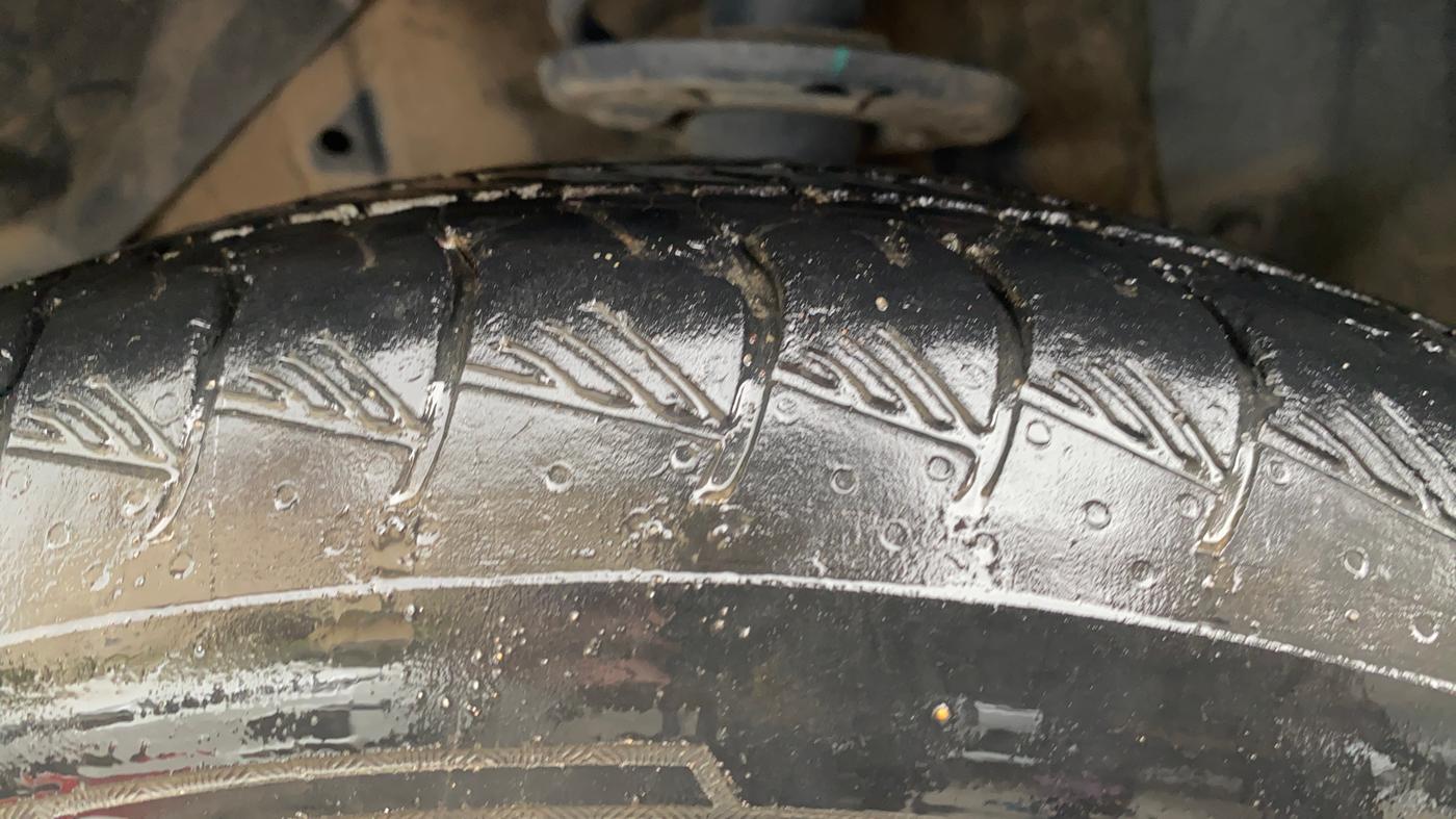 2022 Maruti Grand Vitara ALPHA PLUS HYBRID ECVT, Hybrid, Automatic, 57,172 km, Left Front Tyre Tread