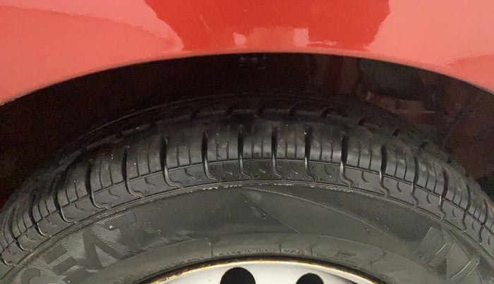 2014 Hyundai Eon ERA +, Petrol, Manual, 25,476 km, Right Front Tyre Tread