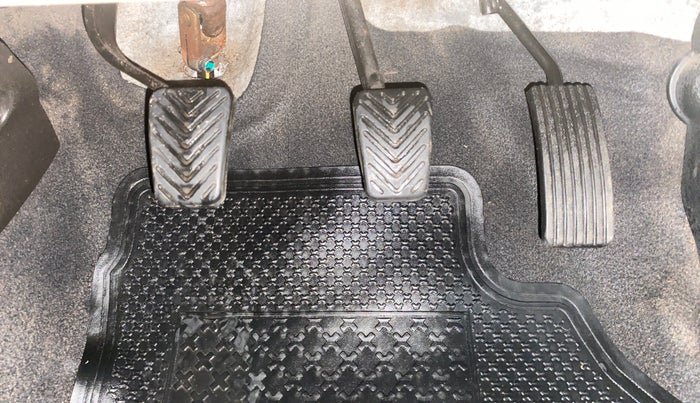 2014 Hyundai Eon ERA +, Petrol, Manual, 25,476 km, Pedals