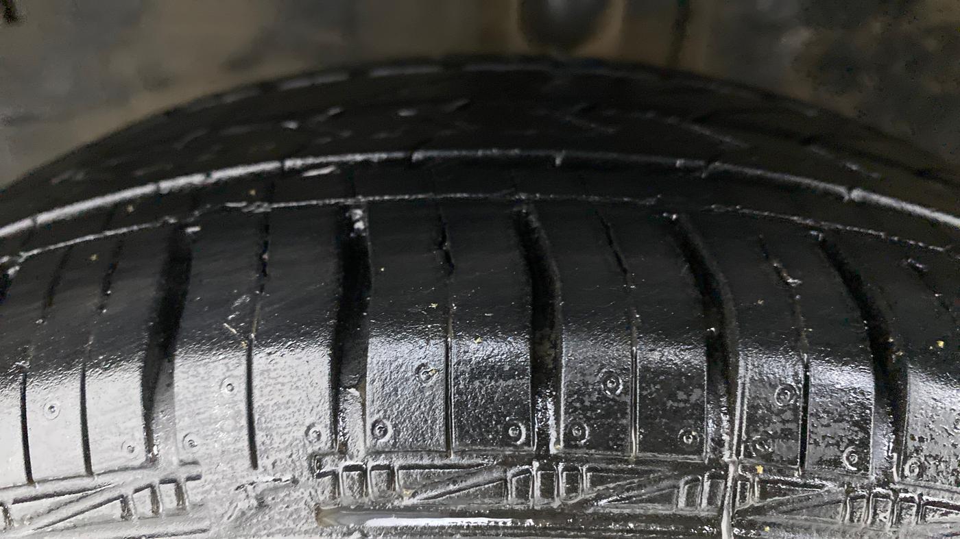 2013 Toyota Etios G, Petrol, Manual, 46,954 km, Left Front Tyre Tread