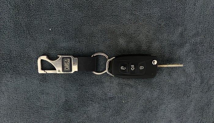 2021 Tata NEXON XM PETROL, Petrol, Manual, 30,550 km, Key Close Up