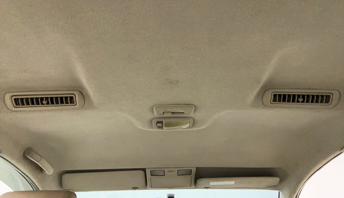 2012 Toyota Innova 2.5 GX 8 STR BS IV, Diesel, Manual, 1,70,571 km, Rear AC Vents