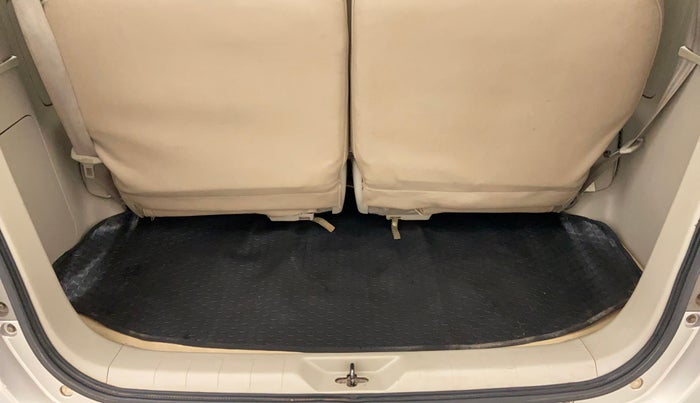 2012 Toyota Innova 2.5 GX 8 STR BS IV, Diesel, Manual, 1,70,571 km, Boot Inside