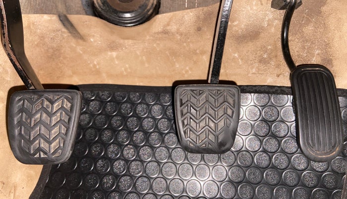 2012 Toyota Innova 2.5 GX 8 STR BS IV, Diesel, Manual, 1,70,571 km, Pedals