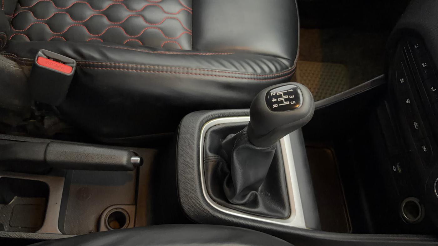 2022 Tata PUNCH ACCOMPLISHED MT, CNG, Manual, 95,049 km, Gear Lever