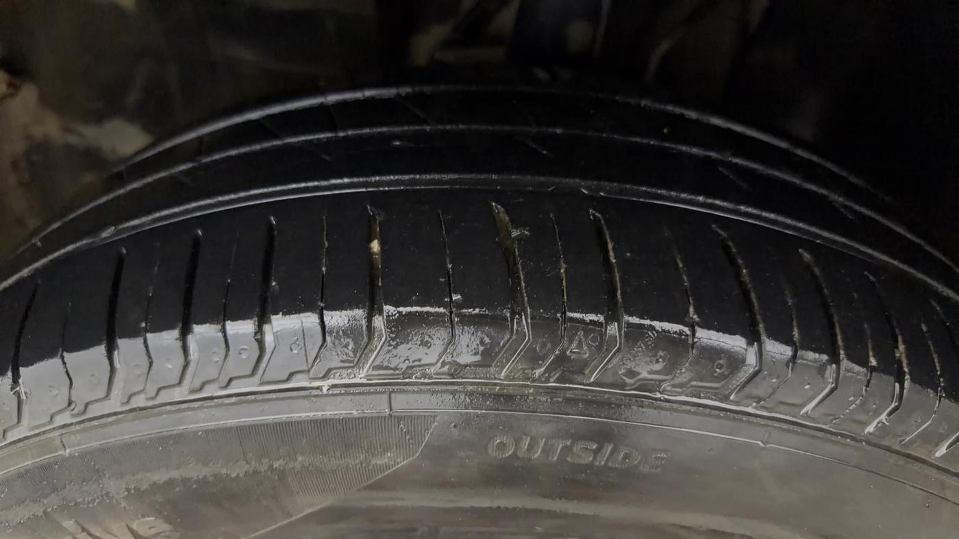 2022 Tata PUNCH ACCOMPLISHED MT, CNG, Manual, 95,049 km, Left Front Tyre Tread
