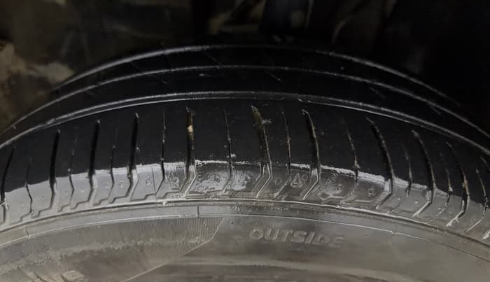 2022 Tata PUNCH ACCOMPLISHED MT, CNG, Manual, 95,049 km, Left Front Tyre Tread