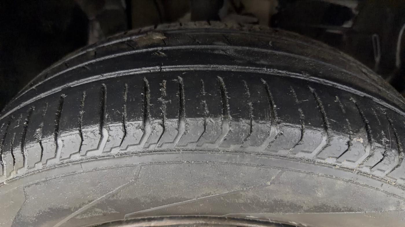 2022 Tata PUNCH ACCOMPLISHED MT, CNG, Manual, 95,049 km, Right Front Tyre Tread