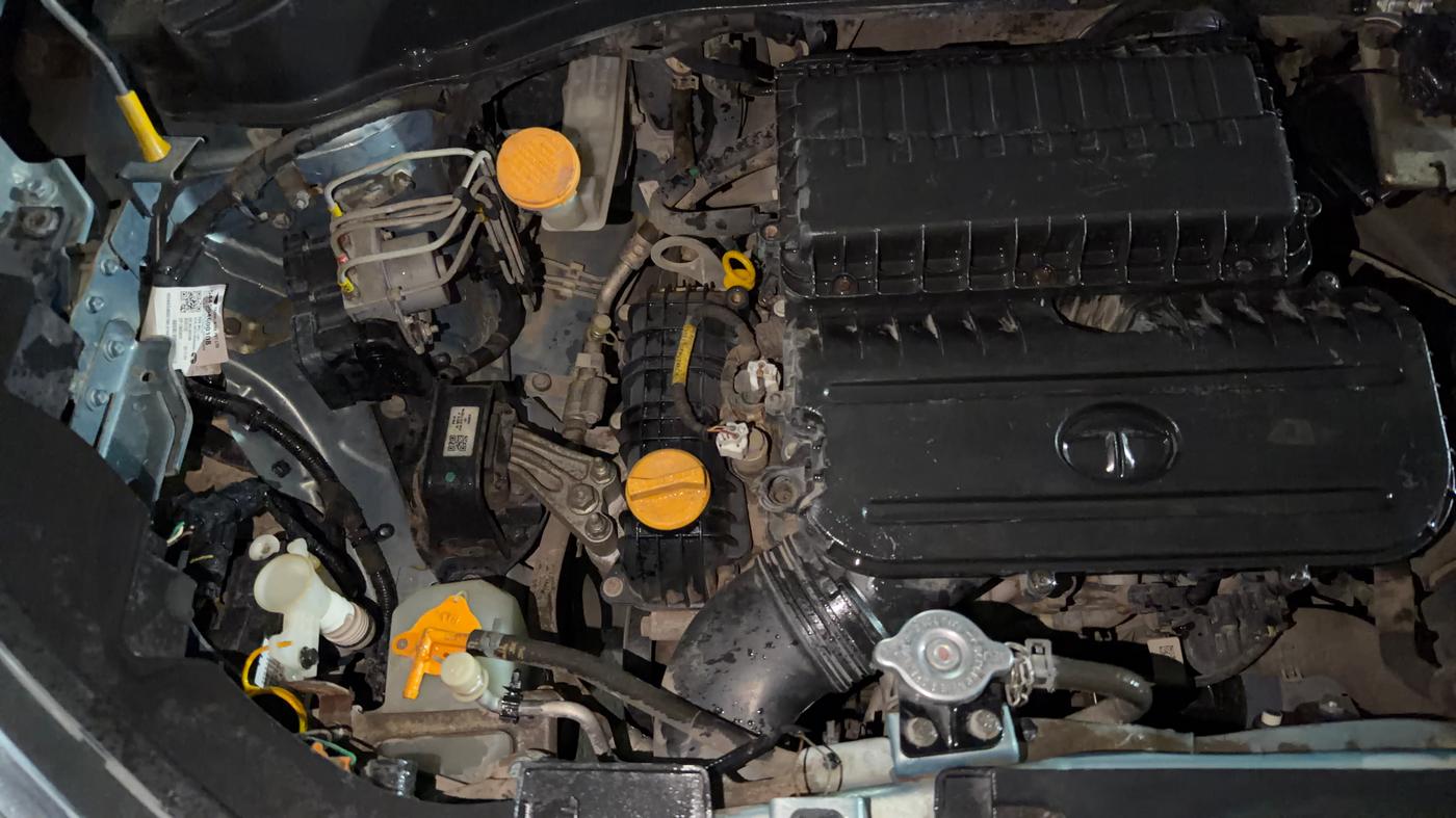 2022 Tata PUNCH ACCOMPLISHED MT, CNG, Manual, 95,049 km, Engine View - Right