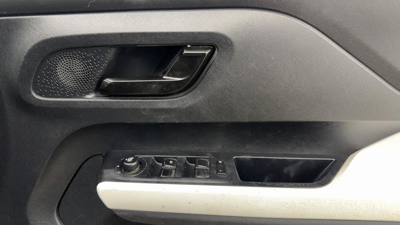 2022 Tata PUNCH ACCOMPLISHED MT, CNG, Manual, 95,049 km, Driver Side Door Panels Control