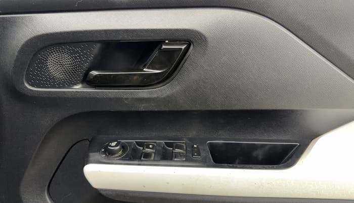 2022 Tata PUNCH ACCOMPLISHED MT, CNG, Manual, 95,049 km, Driver Side Door Panels Control