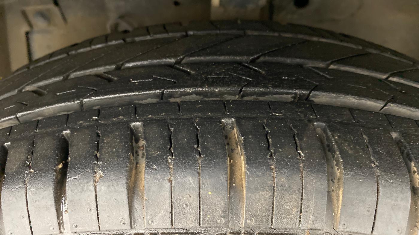 2012 Maruti Swift VXI D, Petrol, Manual, 9,365 km, Left Front Tyre Tread