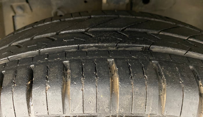 2012 Maruti Swift VXI D, Petrol, Manual, 9,365 km, Left Front Tyre Tread