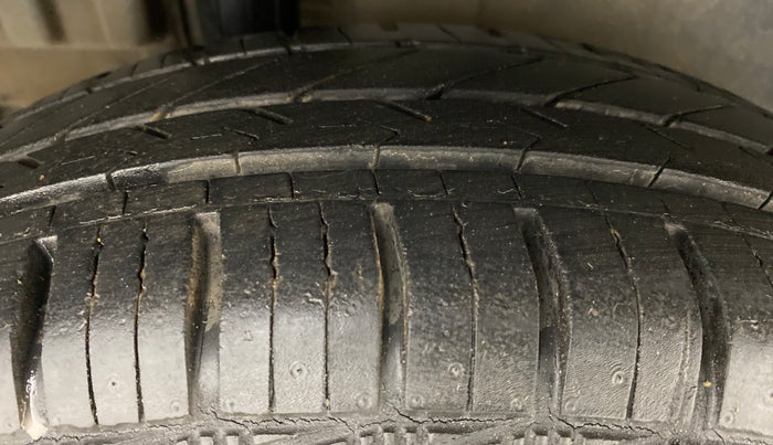 2012 Maruti Swift VXI D, Petrol, Manual, 9,365 km, Right Rear Tyre Tread