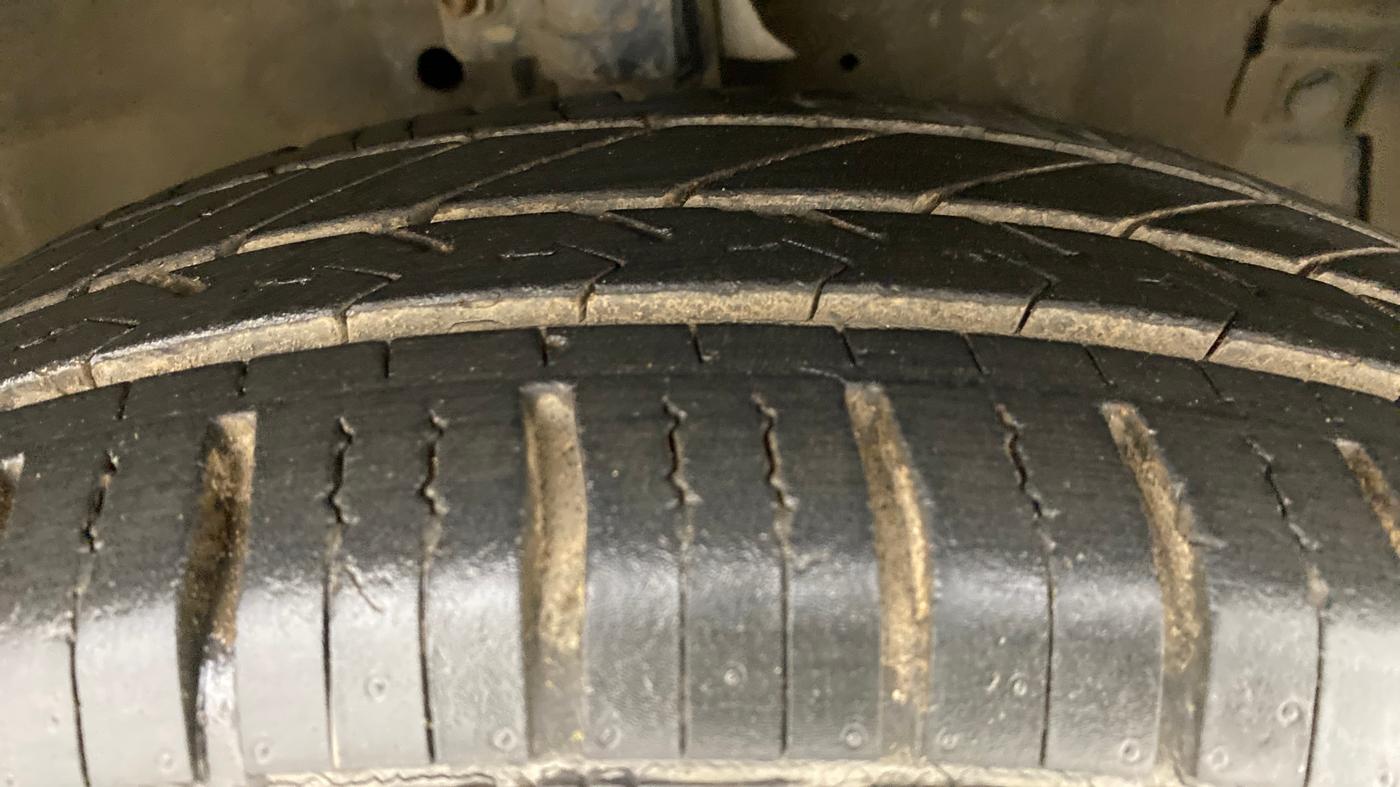 2012 Maruti Swift VXI D, Petrol, Manual, 9,365 km, Right Front Tyre Tread