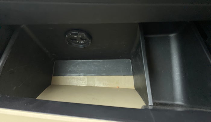 2019 Toyota YARIS V CVT, Petrol, Automatic, 34,863 km, Cooled Glove Box