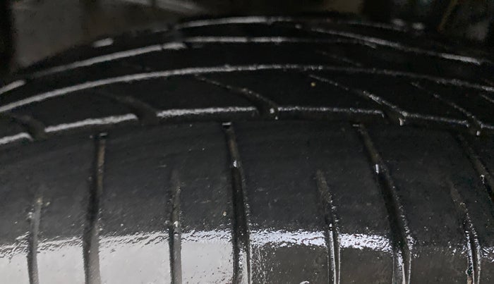 2019 Toyota YARIS V CVT, Petrol, Automatic, 34,863 km, Left Front Tyre Tread