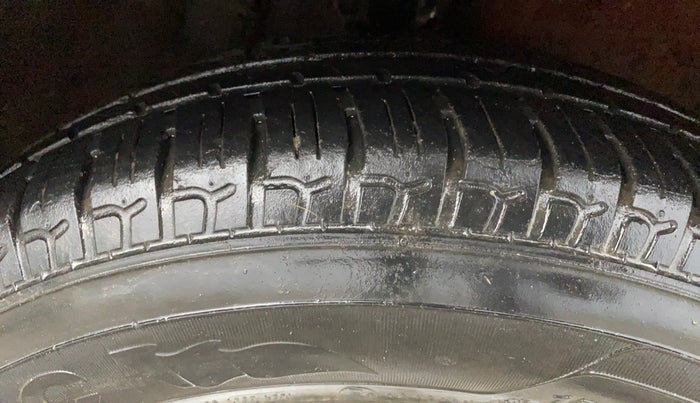 2016 Hyundai i10 ERA 1.1, Petrol, Manual, 17,957 km, Right Front Tyre Tread