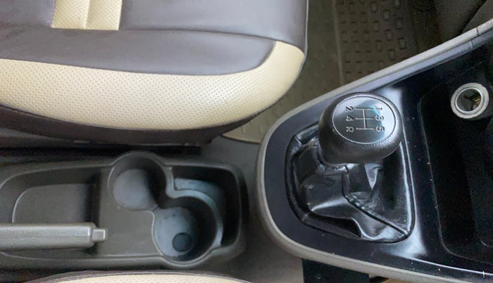 2016 Hyundai i10 ERA 1.1, Petrol, Manual, 17,957 km, Gear Lever