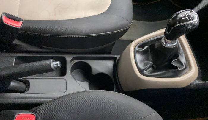2013 Hyundai Grand i10 SPORTZ 1.1 CRDI, Diesel, Manual, 93,285 km, Gear Lever